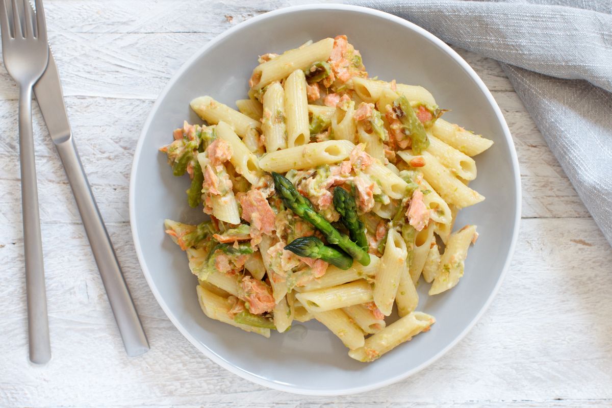 Asparagus and salmon pasta