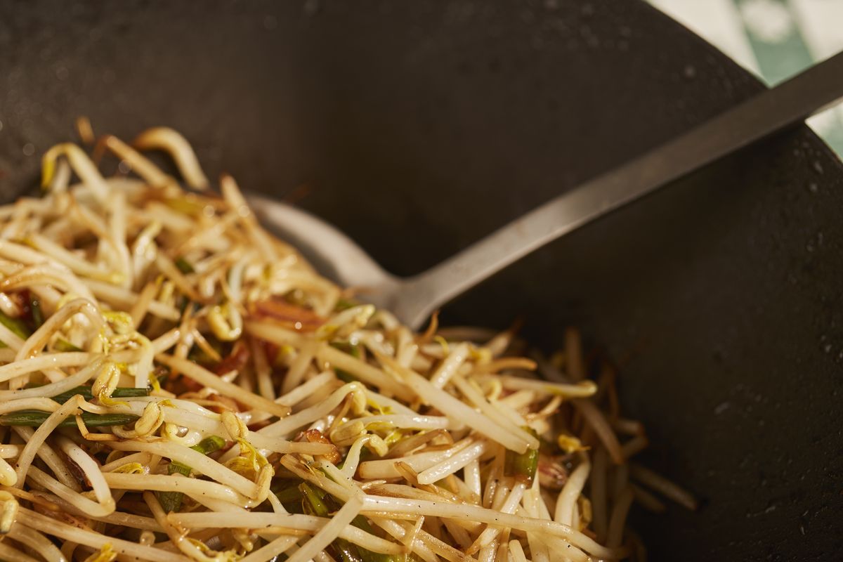 Sauteed bean sprouts