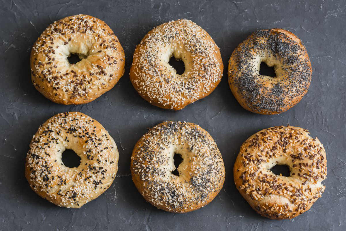 Gluten-free bagel with seeds
