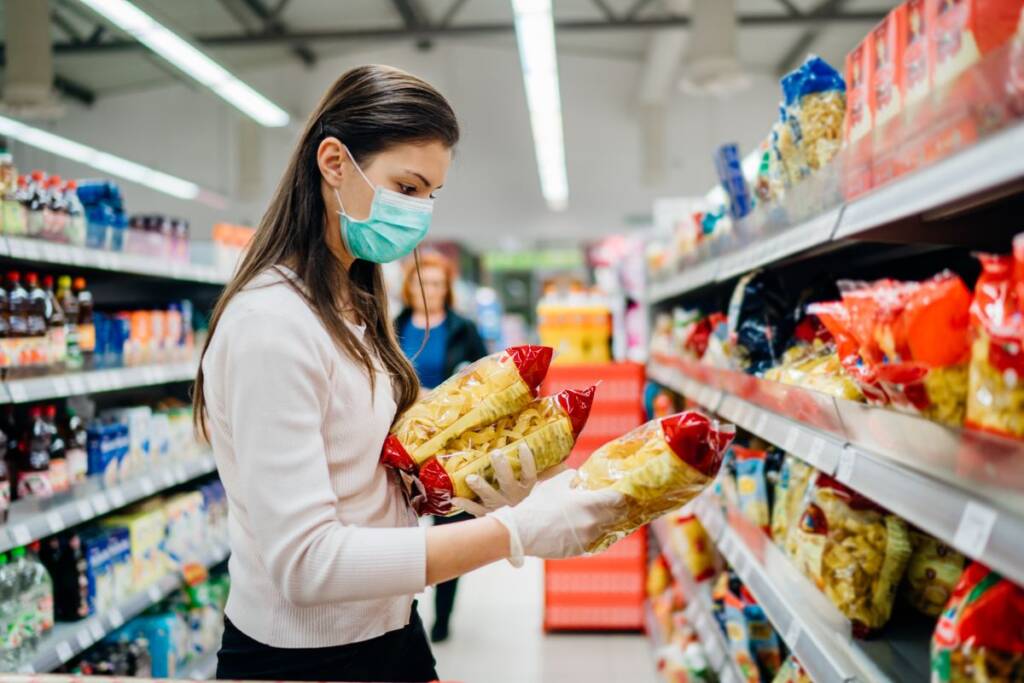 woman doing grocery shopping