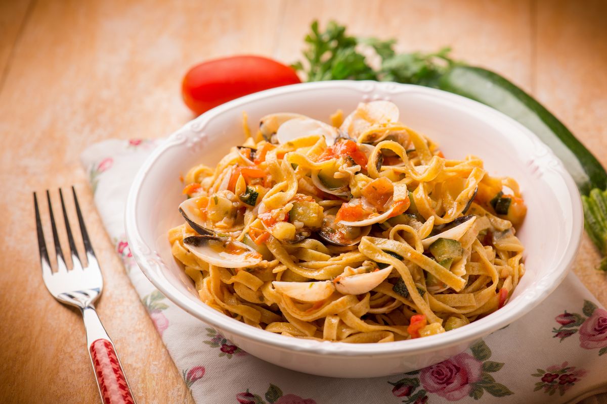 Pasta with clams and courgettes