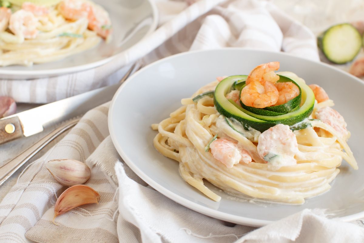 pasta with zucchini, prawns and cream